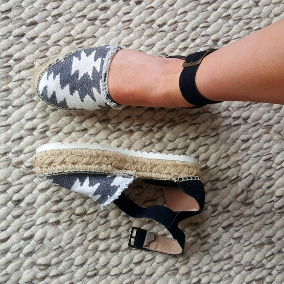 Howsty Sandals - Picture 3 of 6